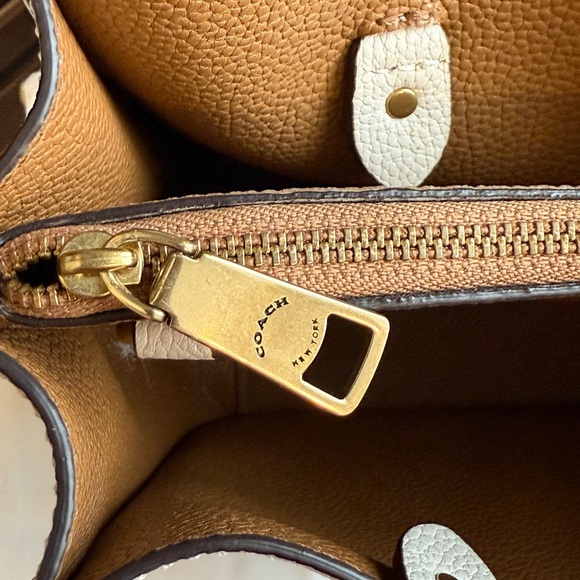 Coach Tyler Carryall 28 Bag - Picture 4 of 14